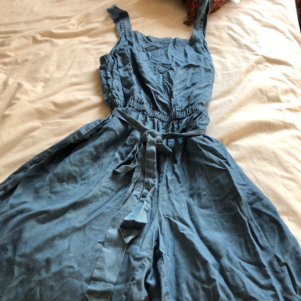 Wide legged jump suit with a belt.